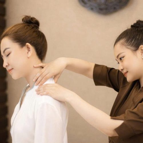 Xoa bóp bấm huyệt – Vật lý trị liệu là gì? Học ở đâu uy tín